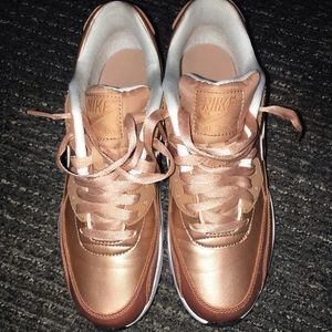 Nike Air Max 90 Rose Gold Size 7Y, Women’s 8.5 NWT Nike Air Max 90 Rose Gold Size 7Y, Women’s 8.5 NWT
